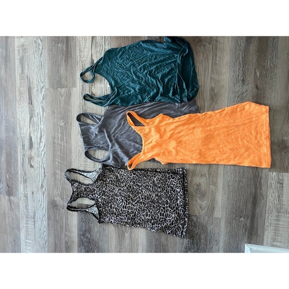Women’s Tank Top Racerback Spaghetti Straps Lot 4 different tops - Picture 2 of 4
